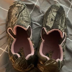 Redhead camouflage slip on shoes. Size 7. Ladies.